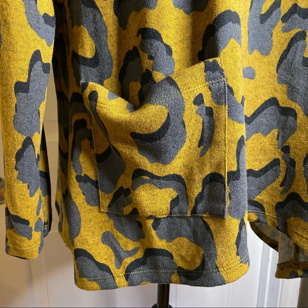 LOGO Printed Asymmetric Hem Sweaterknit Top - Picture 3 of 7
